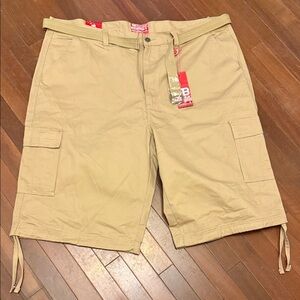 Relaxed Khaki Cargo Shorts with Utility Pockets
